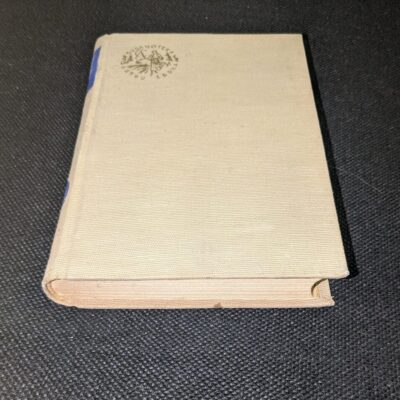 Антикварна книга 'Моралъ' от Т. Доленга, издадена през 1942 г., с оригинална корица и текст, разглеждаща философски и етически теми.