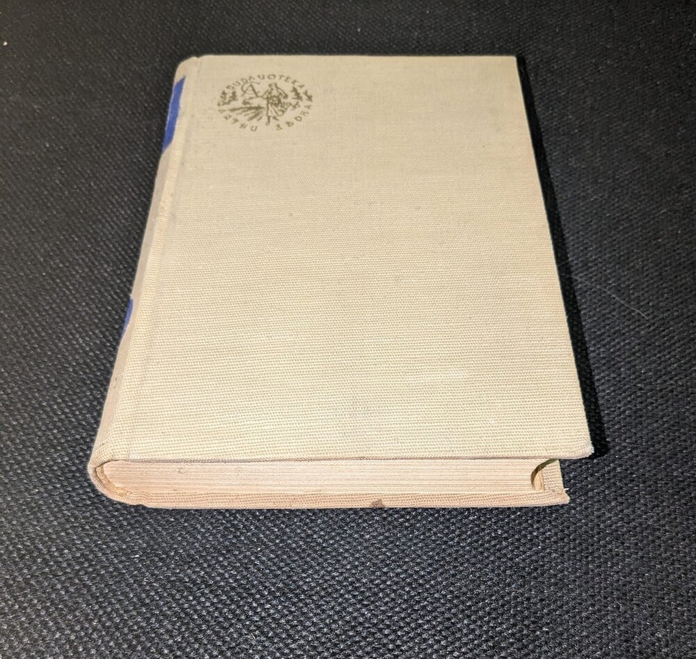 Антикварна книга 'Моралъ' от Т. Доленга, издадена през 1942 г., с оригинална корица и текст, разглеждаща философски и етически теми.