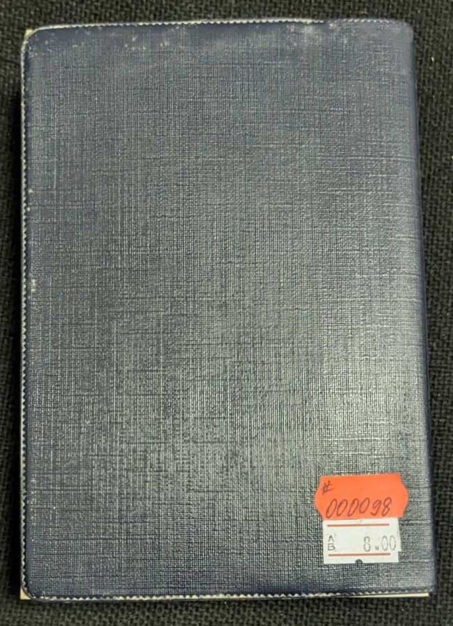 Корица на "Лекарствен справочник" от проф. д-р Христо Гелинов и д-р М. Белчев, с мека кожена обвивка, съдържащ над 700 страници.2