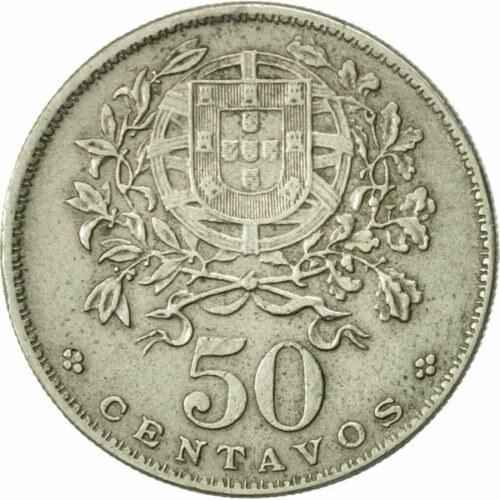 Португалска монета от 50 сентавос, 1968 г., с изображение на герба на Португалия и традиционни декоративни мотиви.