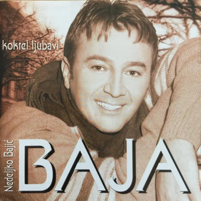 Неделко Баич Бая (Nedeljko Bajic Baja) по време на концерт, символ на сръбския поп-фолк, роден в Шипово и известен с множество хитове и награди.
