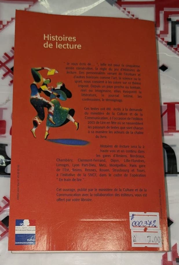Корица на издание за фестивала „Lire en Fête“ 2003 с абстрактна илюстрация на танцуващи фигури, държащи книги, върху червен фон.1