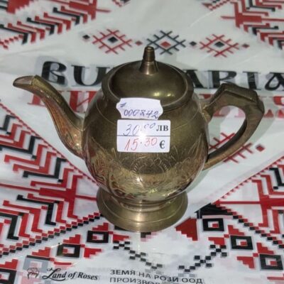 антикварна месингова каничка с ръчна гравюра