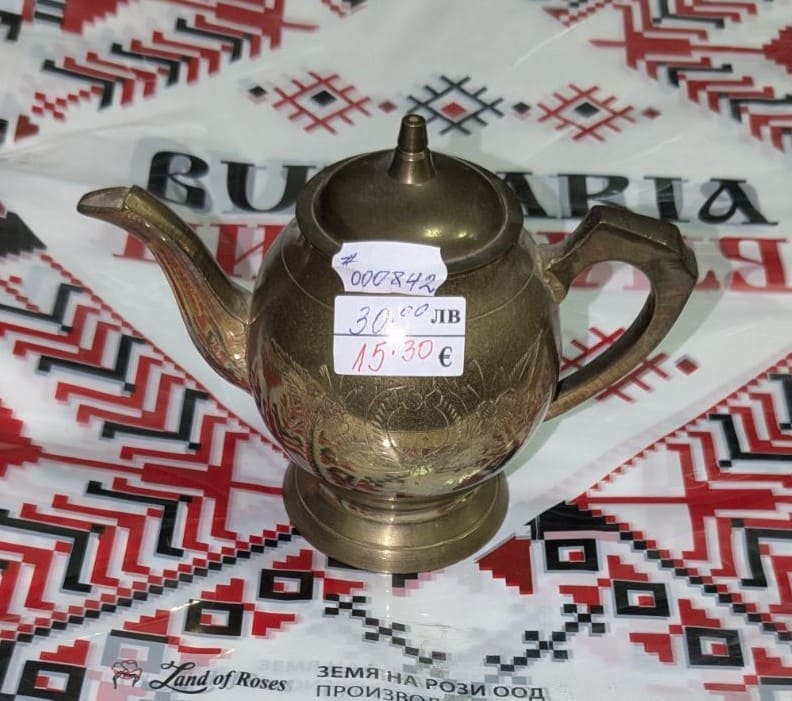 антикварна месингова каничка с ръчна гравюра