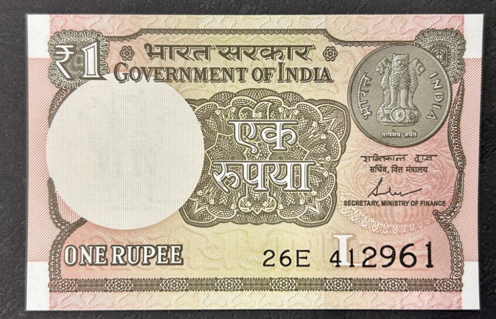 Индийска банкнота 1 рупия (Government of India, 2017) с мотив на офшорна нефтена платформа „Sagar Samrat“ и новия символ ₹.